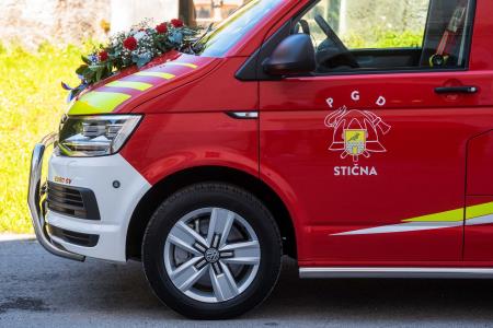 FOTO Na Florjanovo nedeljo blagoslov gasilskega vozila PGD Stična 15